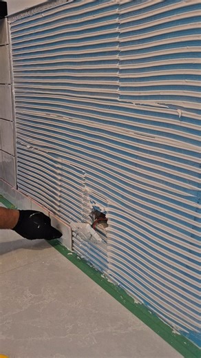 Satisfactile | How to install a kitchen splashback #tile #installation #renovation #oddlysatisfying #kitchen | Instagram