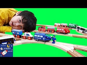 Johny Opens New Motorized City Train Toys On Munipals Wooden Tracks