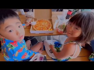 じゅたろうくんファミリーのドタバタ海外旅行✈️お友達といっしょにトミカを探そう！