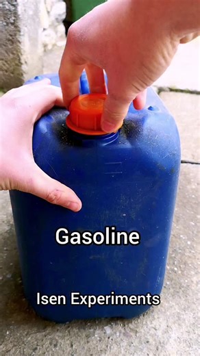 Isen Experiments on Instagram: "Cool Balloon Cracker Experiment #experiment #crackers #fireworks"