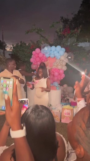 Debora 👸🏾❤️‍🩹🙂‍↕️ (@mamx_flow) - Revelación de Embarazo y Bebé Arcoíris en Familia