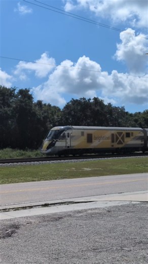 The Brightline train goes so fast! #brightline #train #florida #choochoo #rails #railway