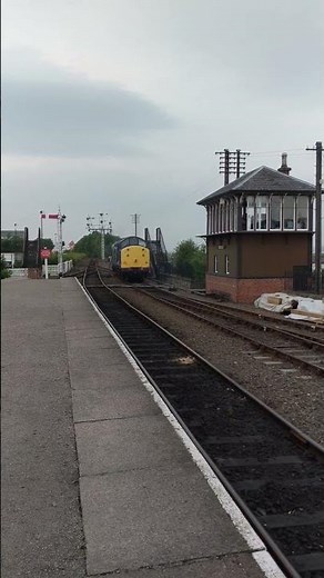 Class 37 Departure: 37067 Past the Signal Box #bonessandkinneilrailway #class375 #trainspotting