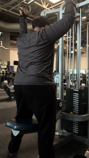 Build Stronger Chest and Back Muscles at the Gym