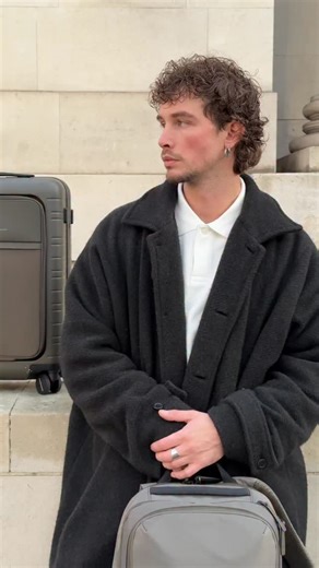 Giaro Giarratana on Instagram: "Traveling through London with the @horiznstudios suitcase and backpack 🫶"