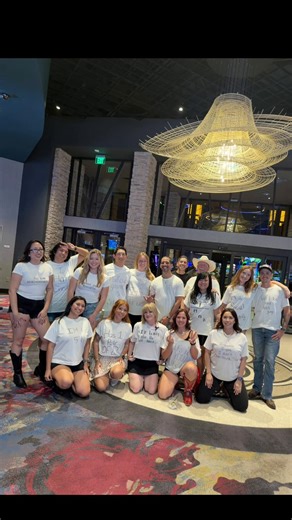 🤥 We lie. . . . #whitelies #themenights #linedancers #thursdayvibes #squadshard @Manny Ramos @Tinaaaaaaa🖤 @Kay ❤️🌈 @ian_r95 @Karah