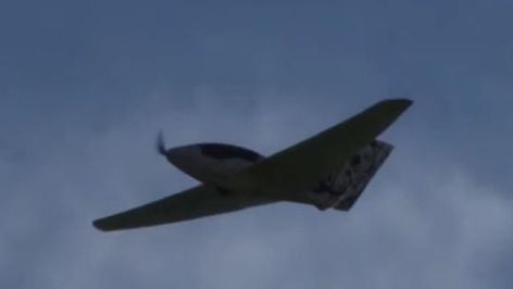 遥控像真Pioneer 3飞翼| Huge RC flying wing glider with stabilization system