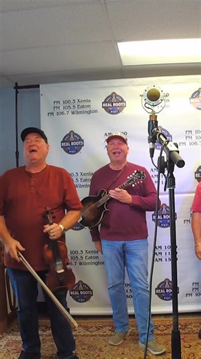 Fast Track tearing up this old Bill Monroe tune!!🎻 | Real Roots Radio