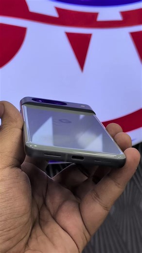 Google Pixel 8 with eSIM and Physical SIM Features