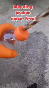 8.4K views · 55 reactions | bleeding brakes mess free #car #brakes #bleeding #tips #mechanic Mechatronics Tyronn @topfans | Mechatronics Tyronn | Facebook