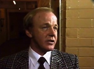 📅 1988: Don Revie’s Fundraiser match for MND. An emotional return to Elland Road for Don. The legends attended included the likes of Billy Bremner, Allan Clarke, Norman Hunter, Jack Charlton & Paul Madeley. Footballing legends Kevin Keegan, Paul Gasgcoine, Graeme Souness and Peter Shilton also attended. 👏🏻 A very important day for MND as not many people knew much about the disease. #LUFC #MND | 🟡🔵 | The Leeds Salute