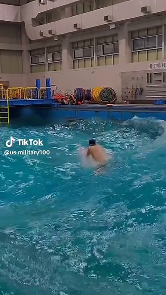 US Navy SEALs Training: Storm of the Sea — Intense Navy SEAL Workout