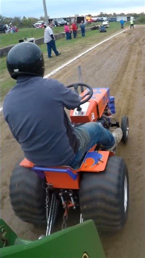 take a ride with predator down the track #tractorpulling #gardentractor #usa