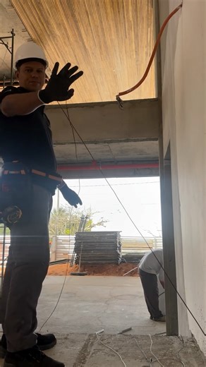 Wallace Eletricista Natal RN on Instagram: "Cada passo, uma luz!🚶🏽‍♂️💡 Testando a instalação de uma escada inteligente que acende degrau por degrau com sensores e controlador automatizado. Mais segurança, conforto e um visual moderno que transforma qualquer ambiente! ⚡️ #EscadaInteligente #AutomaçãoResidencial #EletricistaProfissional #TecnologiaEmCasa #InstalaTech"