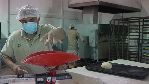 Baking behind bars: inmates at Mexico prison make traditional Three Kings Bread