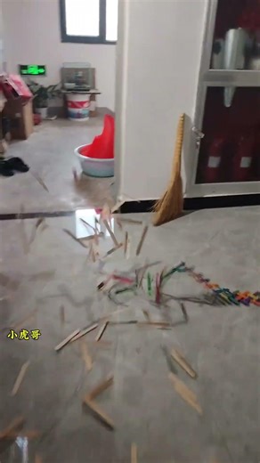 绝活表演 #雪糕棒多米诺 #是时候展现真正的技术了花式祝福中国足球队2比0战胜印尼，旗开得胜 #解压视频