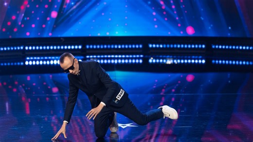 Robot Val, ep. 5, Supertalent