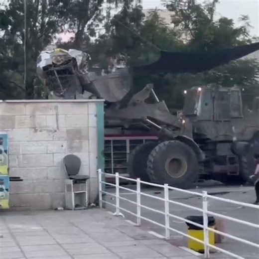 People Throw Debris At Israeli Armored Vehicles in Jenin