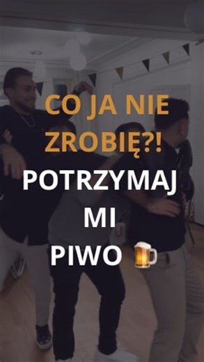 TWORZĘ NAJPIĘKNIEJSZE DNI W ŻYCIU CZŁOWIEKA 👰🏽‍♀️🤵🏽 🖤 on Instagram: "POTRZYMAJ MI PIWO 🍺 „Spokojnie, my to ogarniemy” 😎 a po 10 sekundach powstaje… HELIKOPTER WERSJA WESELNA 🚁😂 Jeden w środku, dwóch trzyma, ktoś kręci — logika? ❌ zabawa? ✅ śmiech gości? 100% 🔥 Takie momenty tworzą klimat, a nie żenują 😏 Oznacz/ wyślij do do osoba z którą byś to zrobił 😁 Obserwuj PO więcej, wkrótce prawdziwa bomba 💣 Nie przegap ☺️🩶 #weselnyklimat #zabawanapoziomie #ekipamocy #makistyle makiweddingan