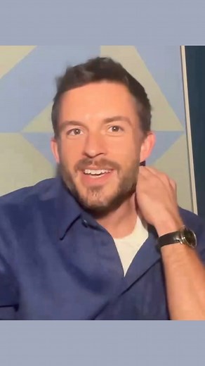 Jonathan Bailey Stan on Instagram: "New interview of Jonathan and the cast of Wicked just dropped! 勺 You can watch the full interview at the link below:  https://youtu.be/0VCxajOHdgk?si=HcuUP5xOUHNbYFcq #jonathanbailey #jonnybailey #jbayleaf #wickedmovie #wicked #Fiyero #cynthiaerivo #elphaba #arianagrande #ariana #glinda"