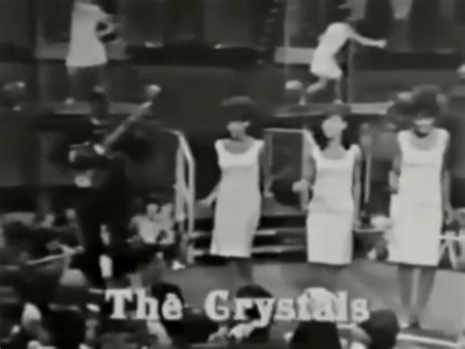 The Crystals 1963 - Da Doo Ron Ron ... 🎵 Listen and feel the vibe: https://oldiesmusichits.top/the-crystals-da-doo-ron-ron?utm_source=facebook&utm_medium=reel&utm_campaign=oldiesmusichits | Oldies Music Hits