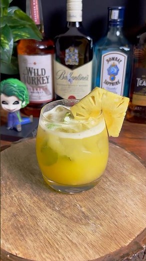 How to Make a Pineapple Vodka Cocktail | Simple & Delicious Tropical Recipe