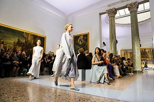 Giada Milan Fashion Show Ready to Wear Spring Summer 2018 Collection #MFW #GabrieleColangelo #RTW #SS18 #Giada See the full collection: https://nowfashion.com/giada-ready-to-wear-spring-summer-2018-milan-22986 | Nowfashion.com