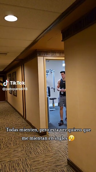 Patricio Parodi: Todas mienten, pero en inglés 🤷‍♂️