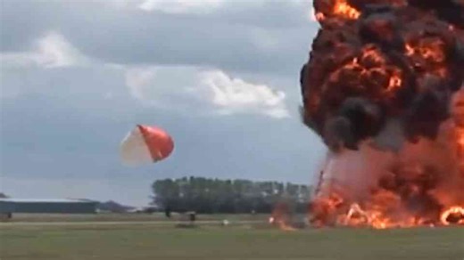 He had 4 seconds to decide. The CF-18 crash caught on camera
