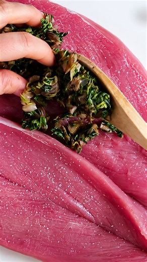 How to prepare pork Wellington with a savory prosciutto wrap
