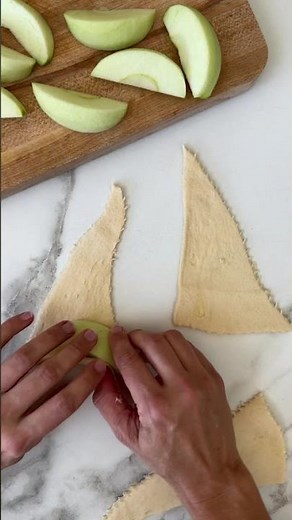 Easy Crescent Roll Apple Dumplings | Fall Dessert Idea 🍎 #applerecipes #falldesserts #crescentrolls