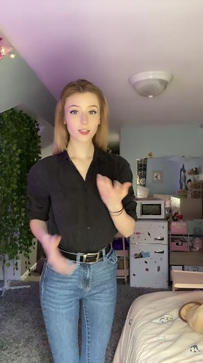 Closet cosplay of Samsung’s new virtual assistant Sam! This audio felt all too fitting lmao