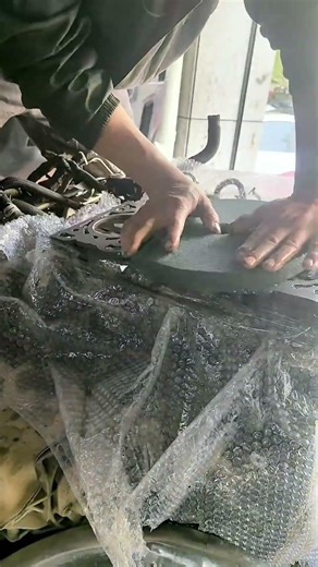 The Rhythm of Manual Surface Grinding