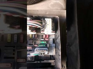 What is the fuse layout in the Peugeot Partner Tepee?