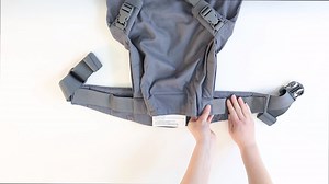 So you know the claim that so and so carrier is the only one you’ll ever need, that it has 6 positions, it’ll fit your newborn, your toddler—and then you get it and find your newborn swimming in it... 🤦🏽‍♀️ Well, the Boba X WILL fit your newborn. While we think newborns are best enveloped in a stretchy wrap, the Boba X really comes as close as you can get to the support and comfort of the wrap—in the form of a structured carrier. The adjustable seat moves in tiny increments so you can adjust i