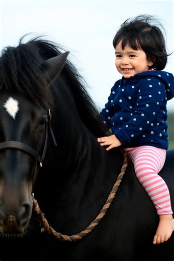 Horseback happiness 🐴💕 She’s stepping into courage one ride at a time—first big adventure and she’s already fearless! Loving every second 🥹❤️🐴 #FearlessKid #ProudParent #TinyAdventurer #HorseLife #MakingMemories | Stable Express