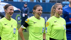 Football: pourquoi y a-t-il si peu de femmes arbitres en France?