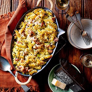 Speedy chicken, bacon and leek pasta bake recipe