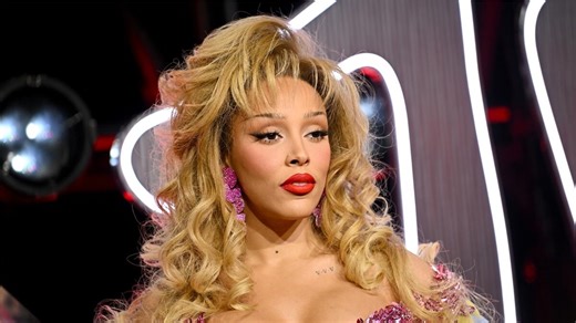 Doja Cat Recruits Mom, Supermodels For Glamorous ‘Gorgeous’ Video