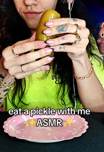 the pickle girl is back. I love a big juicy crunchy pickle 🥒😋 #asmr #asmreating #eatingsounds #pickle #picklegirl