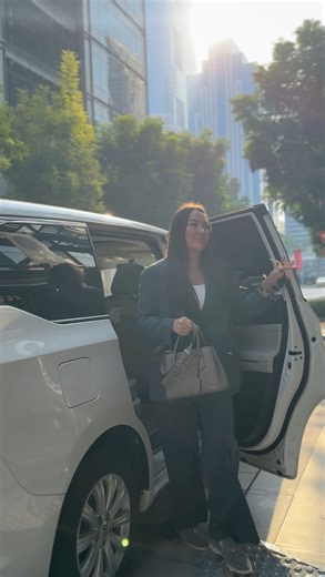 REAL ESTATE IN DUBAI on Instagram: "💁🏽‍♀️😏"