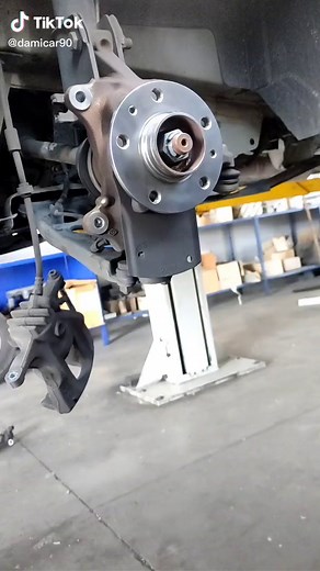 Inspecting a Car's Brake System: Rotor and Caliper Guide