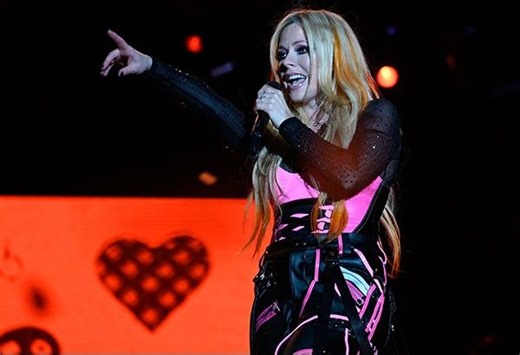 Avril Lavigne postpones Manila concert to 2023