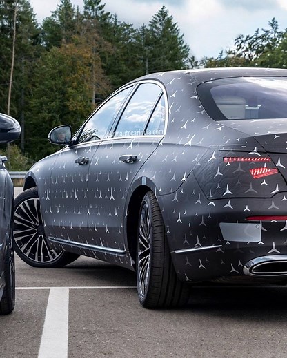 ↔️ See the angle of that rear wheel? That's the new Mercedes S-class' rear-axle steering at work, which turns the rear wheels by up to 10 degrees in the opposite direction of the front axle when parking and by up to 4.5 degrees in the same direction as the front axle at speeds of over 60kph. It also helps the new S have a tighter turning circle (under 11 metres), and also part of the package are a world-first frontal airbag for the rear-seat passenger as well as the Pre-Safe Impulse side functio