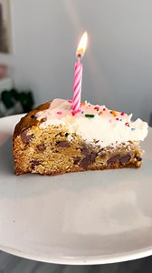 This is the most perfectly chewy, gooey, thick, and delicious homemade cookie cake, studded with plenty of chocolate chips! This recipe is perfect for those who don’t like birthday cake. Or for when you just don’t have the time and patience to bake a cake! Or really, for any occasion, because who doesn’t love a giant chocolate chip cookie. 😛⁠ ⁠ 🍪 handletheheat.com/chocolate-chip-cookie-cake | Handle the Heat
