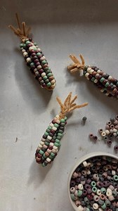 Looking for something fun to keep the kids busy at Thanksgiving this year? You’ve gotta try this beaded corn 🌽 Five pipe cleaners and some pony beads and suddenly the kids aren’t wrestling under the table anymore 😵‍💫 They turned out so cute and took zero prep. Highly recommend adding this to the kids thanksgiving setup this year. 🍁 #ThanksgivingCrafts #KidsActivities #KidsTableIdeas thanksgiving kids craft, beaded corn tutorial, easy kids craft idea | Emma Jo Wassink
