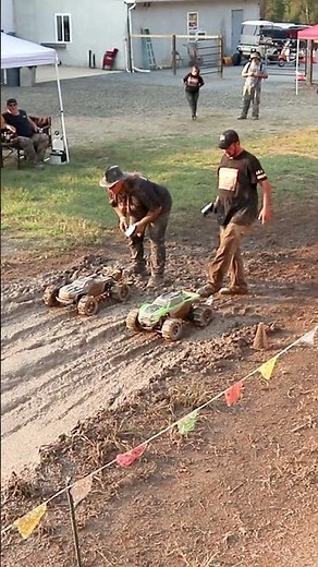 Xmaxx vs Kraton | Drag race between 2 big RC trucks