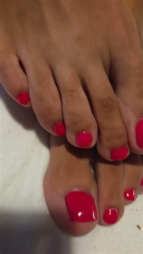 Beautiful Female Feet #FemaleFeet #PrettyFeet #RedToenails #足 #美脚 #PiesBonitos #Mexico