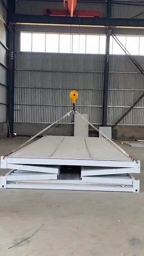 折叠房屋可用于临建应急项目，拆装方便，运输成本低，安装快捷，施工期短，反复使用#活动板房 #折叠房 #打包箱