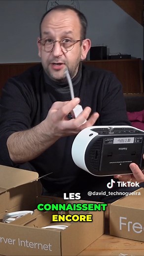 Unboxing de la Freebox Ultra : Guide d'installation